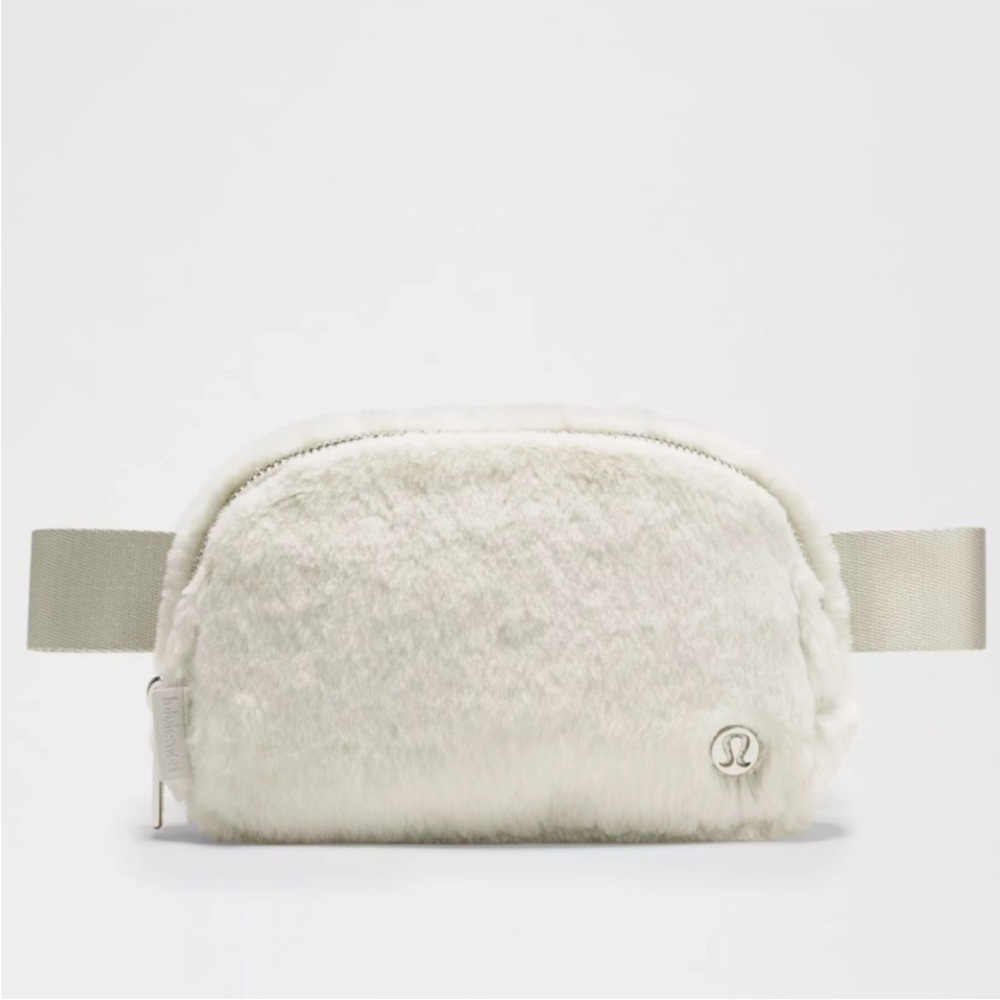 NEW Lululemon Everywhere Belt Bag 1L Plush Fleece Bone/Silver